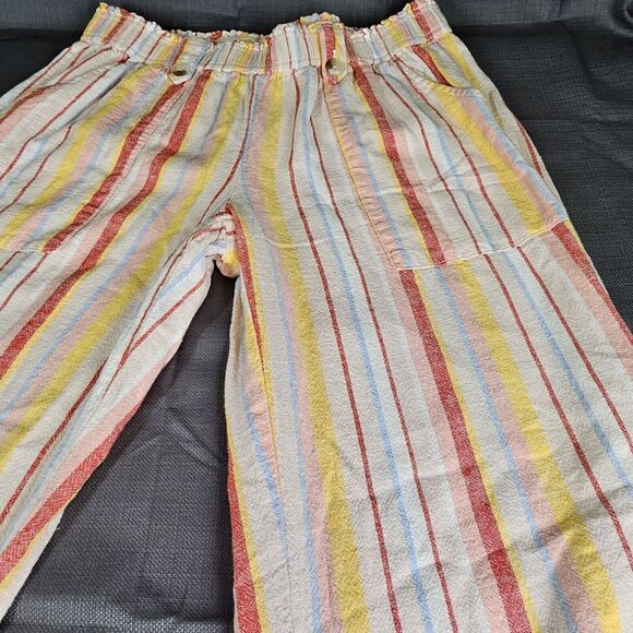SO Striped Capri Elastic Waistband Front And Back Pockets Pants. Size Large - Picture 2 of 9
